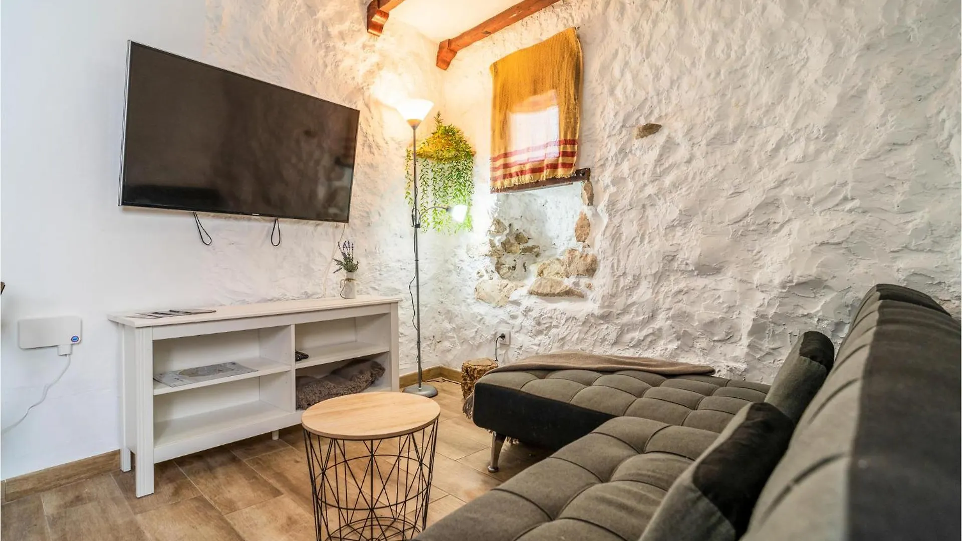 Stunning Apartment In Ubrique With Kitchenette